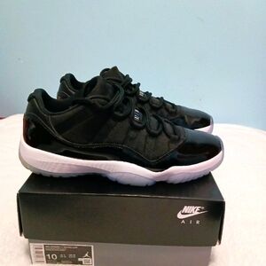 Jordan 11 space jam size 10 (RECENTLY JUST SOLD)
